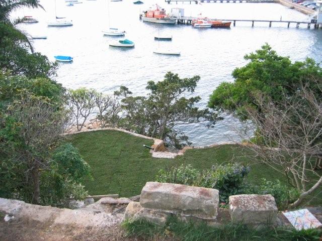 Natursteineinfassung Terasse und Blick auf Bucht von Sydney
